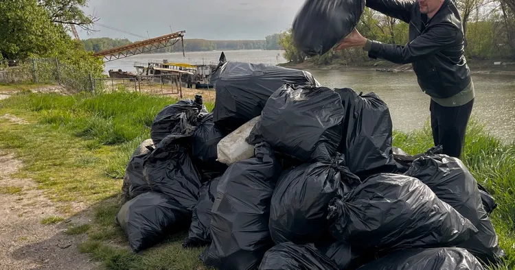 rubbish_pile_1-liberland-circles-cleanup.jpg